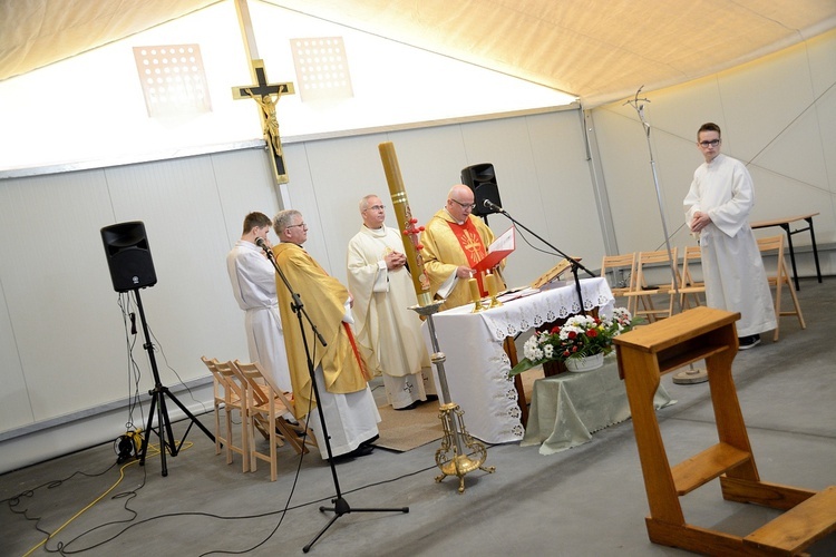 Opole. Pierwsza Eucharystia w parafii św. Jana Pawła II