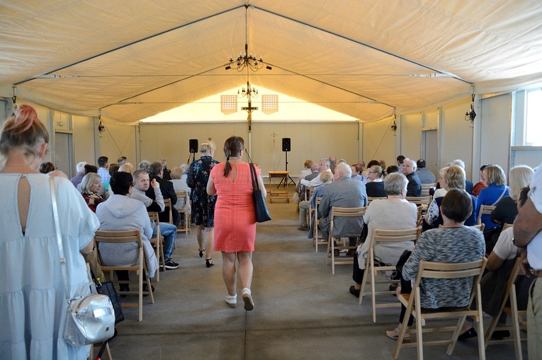 Opole. Pierwsza Eucharystia w parafii św. Jana Pawła II