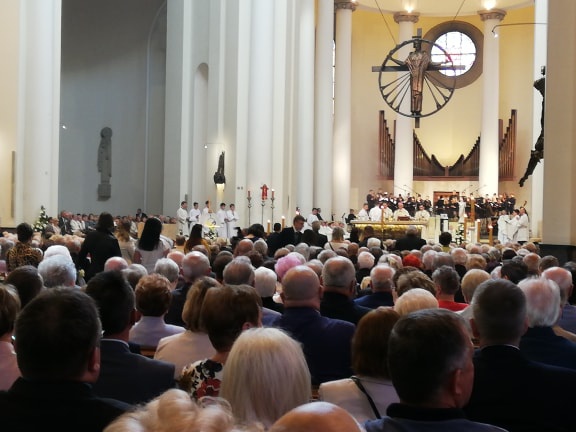 Katowice: w Katedrze Chrystusa Króla świętowano jubileusze małżeńskie