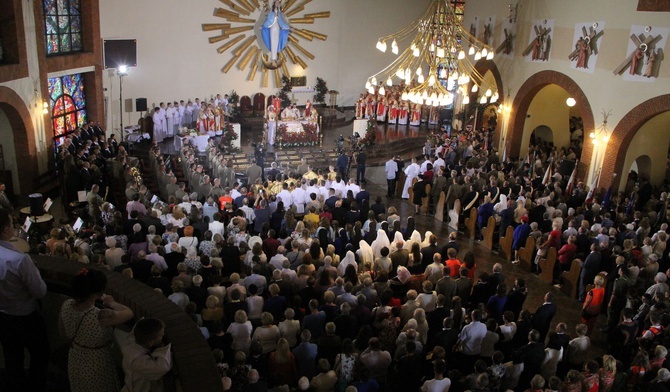 Nowe sanktuarium z wołaniem o świętość