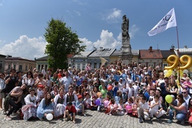 Uczestnicy brzeskich tańców dla Jana Pawła II.