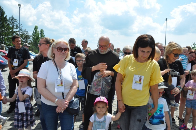 Pielgrzymka posiadaczy garbusów na Górze Świętej Anny