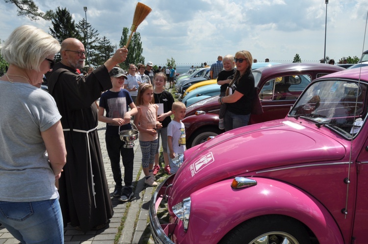 Pielgrzymka posiadaczy garbusów na Górze Świętej Anny