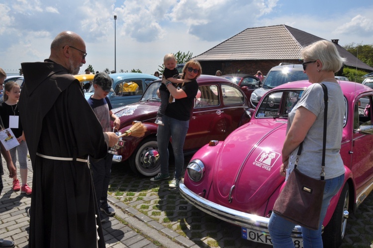 Pielgrzymka posiadaczy garbusów na Górze Świętej Anny