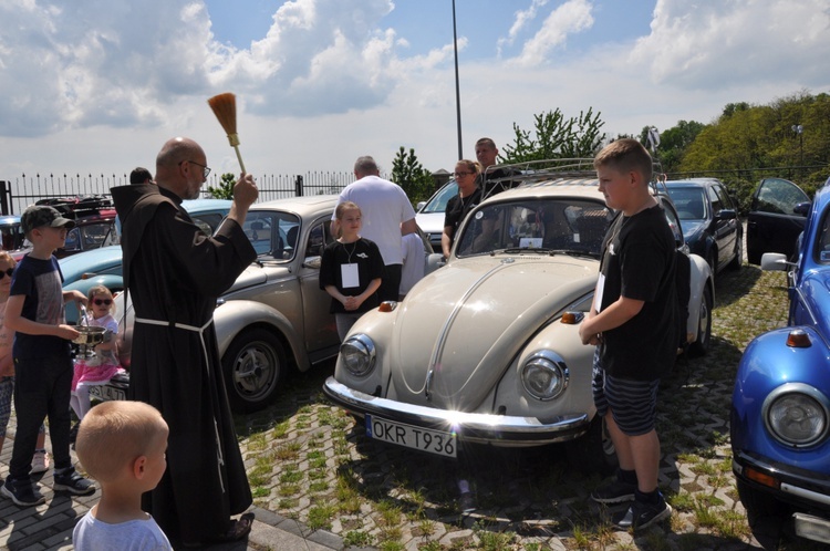 Pielgrzymka posiadaczy garbusów na Górze Świętej Anny