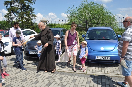 Pielgrzymka posiadaczy garbusów na Górze Świętej Anny