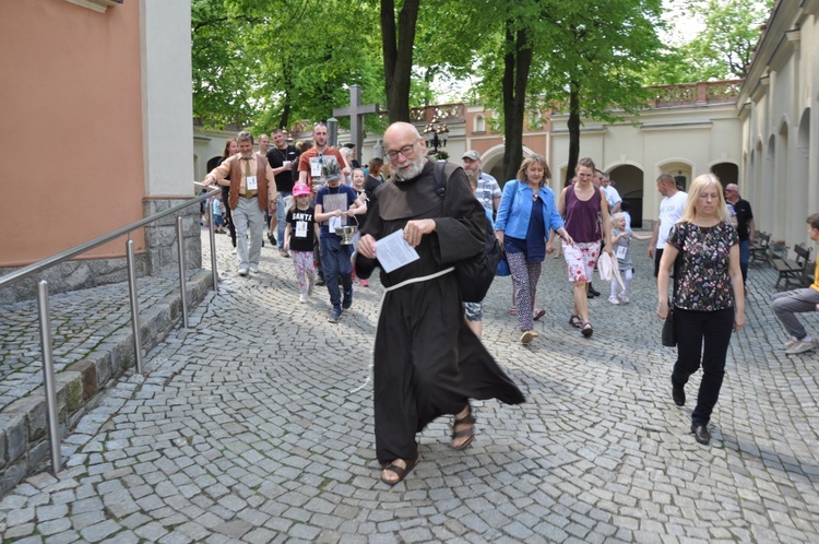 Pielgrzymka posiadaczy garbusów na Górze Świętej Anny