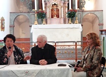 Maria Pańczyk-Pozdziej i abp Damian Zimoń u świętego Marcina
