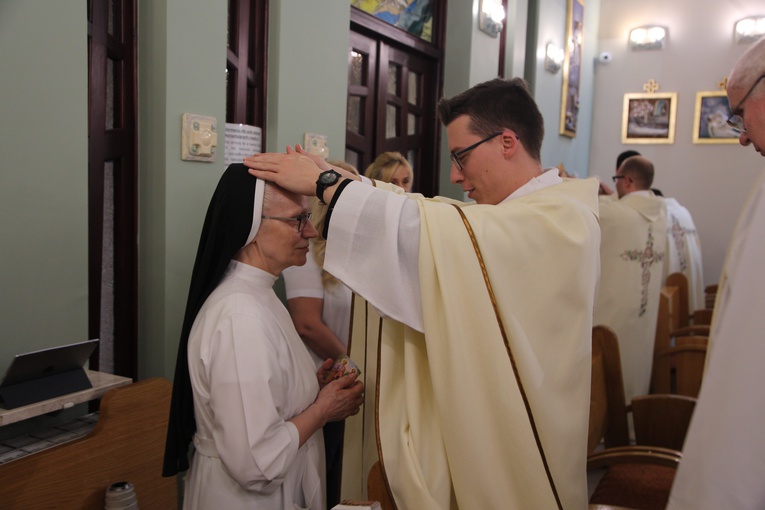 Wspólna modlitwa neoprezbiterów z emerytami 