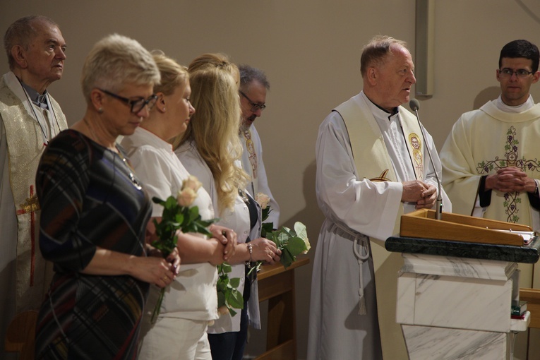 Wspólna modlitwa neoprezbiterów z emerytami 