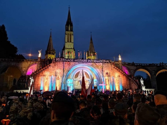 Podchorążowie AWL na 61. Międzynarodowej Pielgrzymce Wojskowej do Lourdes