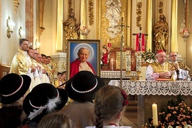 ▲	Kardynał zachęcał młodych do poznawania Jana Pawła II.