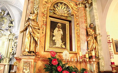 ▲	Patronką wspólnoty jest św. Katarzyna Aleksandryjska, której wizerunek znajduje się w ołtarzu bocznym.