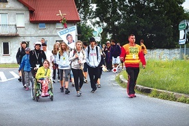 ▲	Pielgrzymi działają z całych sił, aby grupa Północ – Elbląg powróciła  na pątniczy szlak.