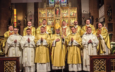 Biskup radził diakonom, by zwracali się o pomoc do świętych.