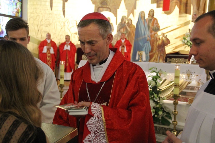 Bierzmowanie w kościele św. Heleny w Nowym Sączu