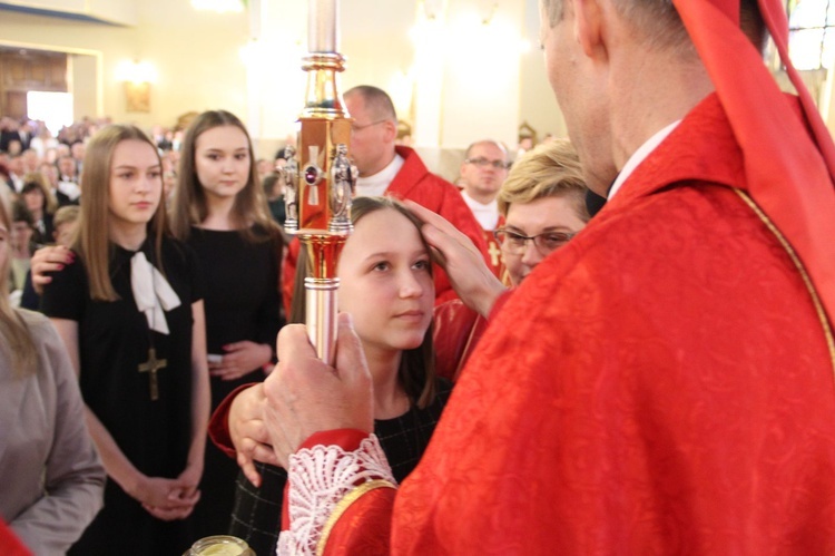 Bierzmowanie w kościele św. Heleny w Nowym Sączu