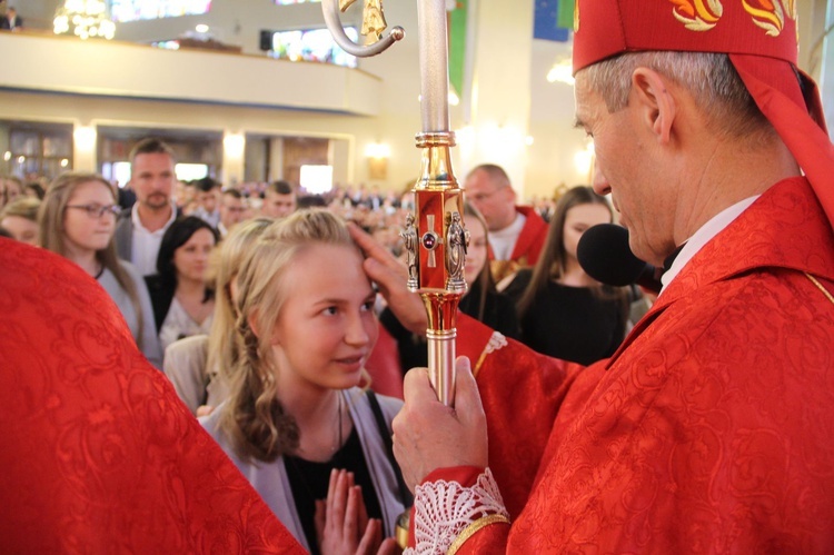 Bierzmowanie w kościele św. Heleny w Nowym Sączu