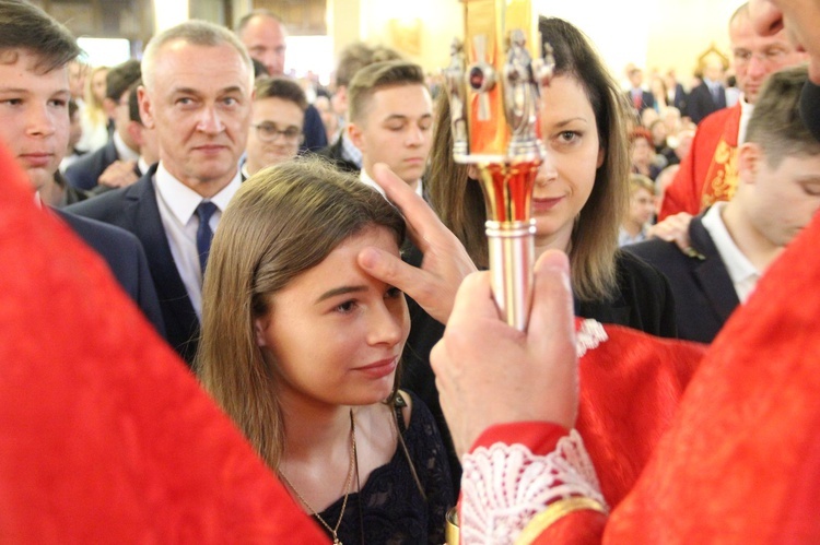 Bierzmowanie w kościele św. Heleny w Nowym Sączu