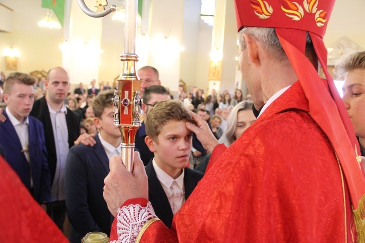 Bierzmowanie w kościele św. Heleny w Nowym Sączu