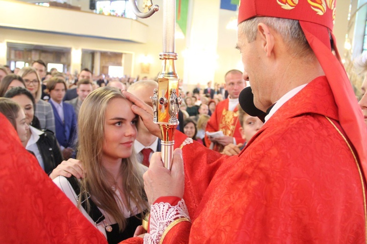 Bierzmowanie w kościele św. Heleny w Nowym Sączu