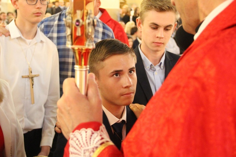 Bierzmowanie w kościele św. Heleny w Nowym Sączu