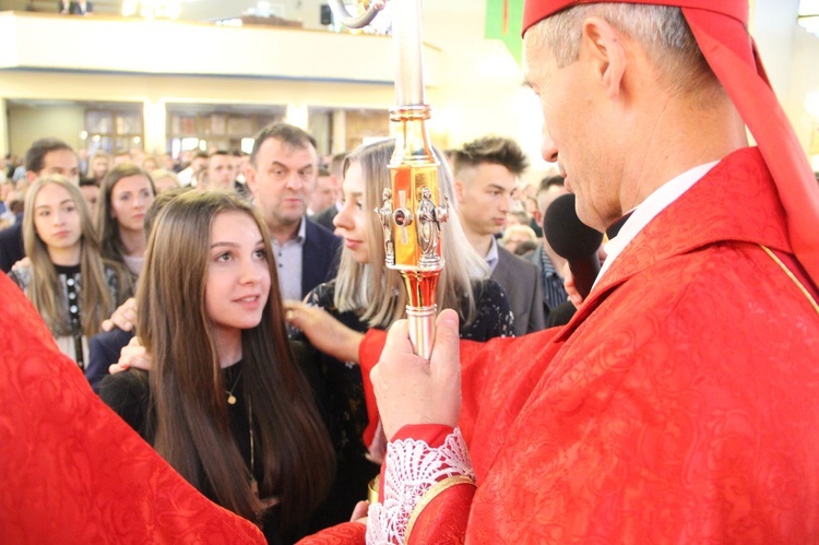 Bierzmowanie w kościele św. Heleny w Nowym Sączu