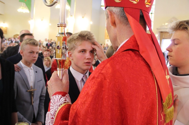 Bierzmowanie w kościele św. Heleny w Nowym Sączu