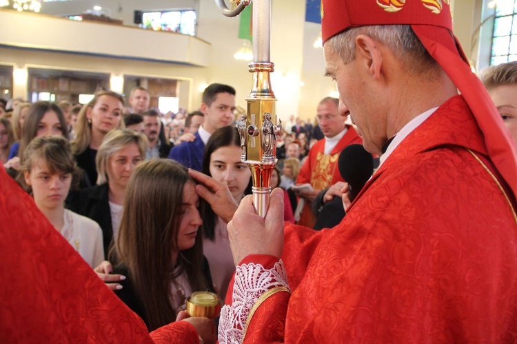 Bierzmowanie w kościele św. Heleny w Nowym Sączu