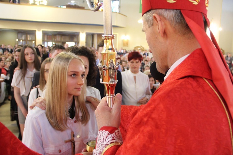 Bierzmowanie w kościele św. Heleny w Nowym Sączu