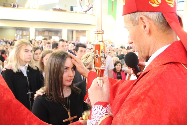 Bierzmowanie w kościele św. Heleny w Nowym Sączu