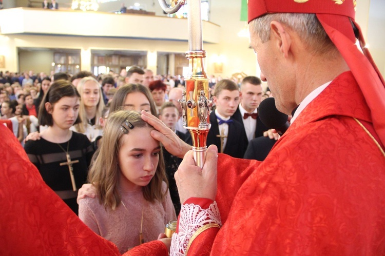 Bierzmowanie w kościele św. Heleny w Nowym Sączu