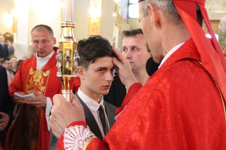 Bierzmowanie w kościele św. Heleny w Nowym Sączu