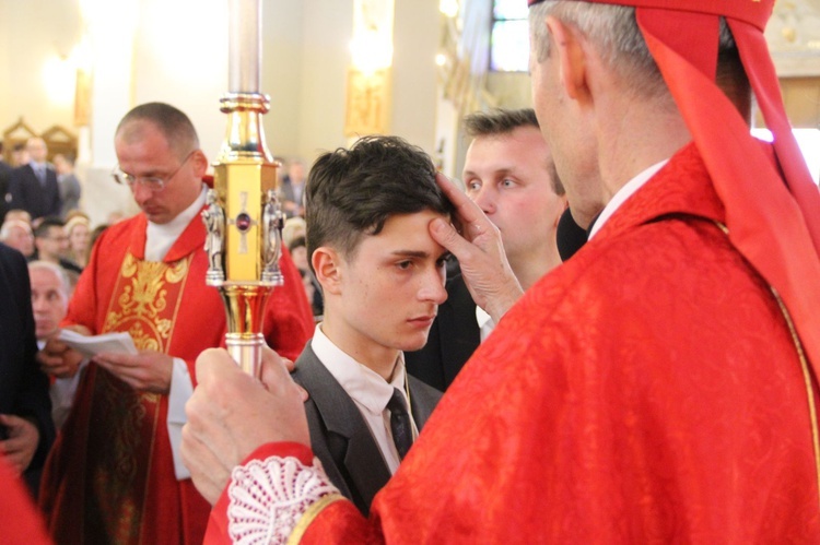 Bierzmowanie w kościele św. Heleny w Nowym Sączu