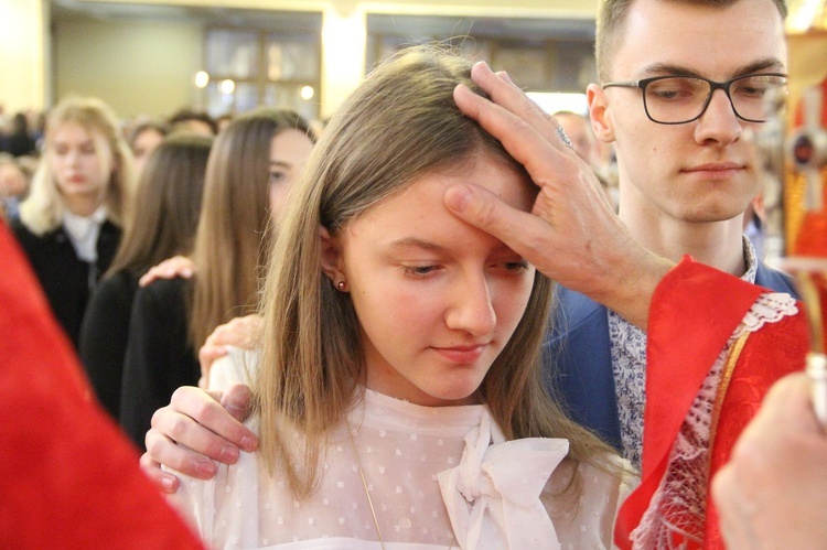 Bierzmowanie w kościele św. Heleny w Nowym Sączu