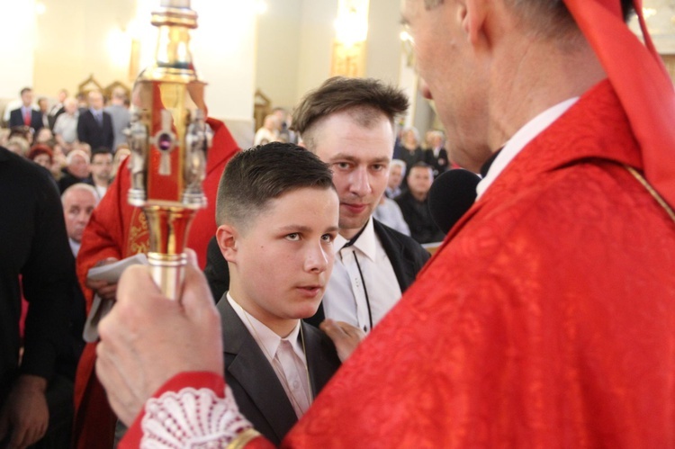 Bierzmowanie w kościele św. Heleny w Nowym Sączu