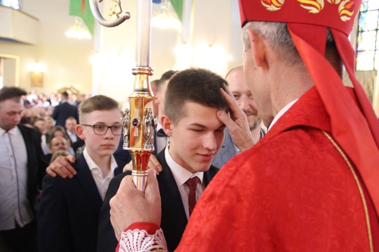 Bierzmowanie w kościele św. Heleny w Nowym Sączu