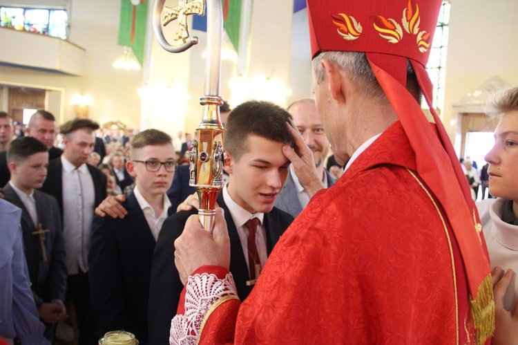 Bierzmowanie w kościele św. Heleny w Nowym Sączu