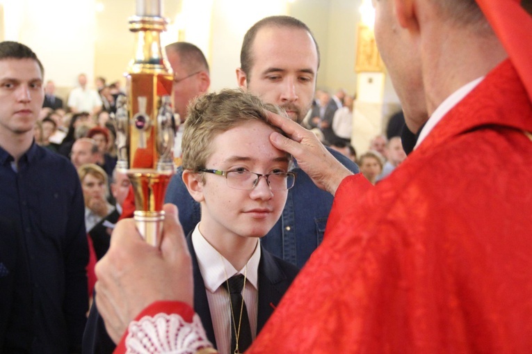 Bierzmowanie w kościele św. Heleny w Nowym Sączu