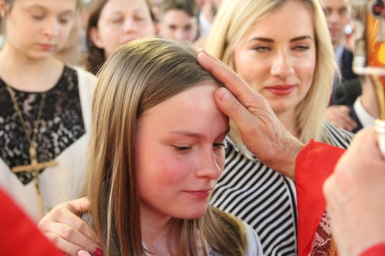 Bierzmowanie w kościele św. Heleny w Nowym Sączu