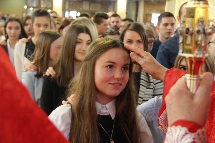 Bierzmowanie w kościele św. Heleny w Nowym Sączu