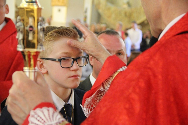 Bierzmowanie w kościele św. Heleny w Nowym Sączu