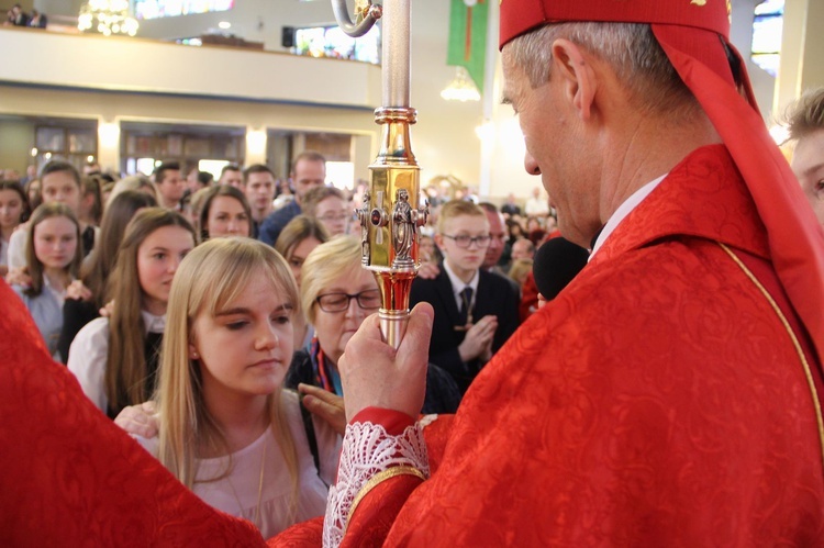 Bierzmowanie w kościele św. Heleny w Nowym Sączu