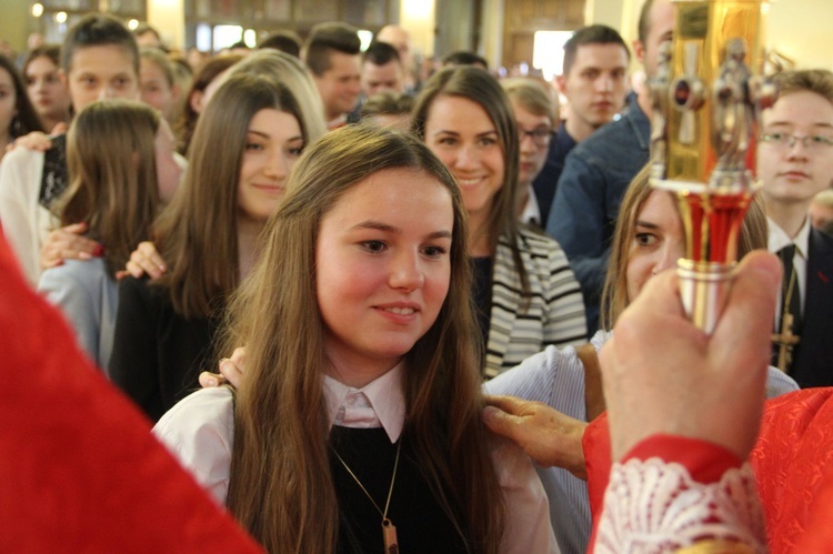 Bierzmowanie w kościele św. Heleny w Nowym Sączu