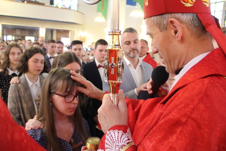 Bierzmowanie w kościele św. Heleny w Nowym Sączu