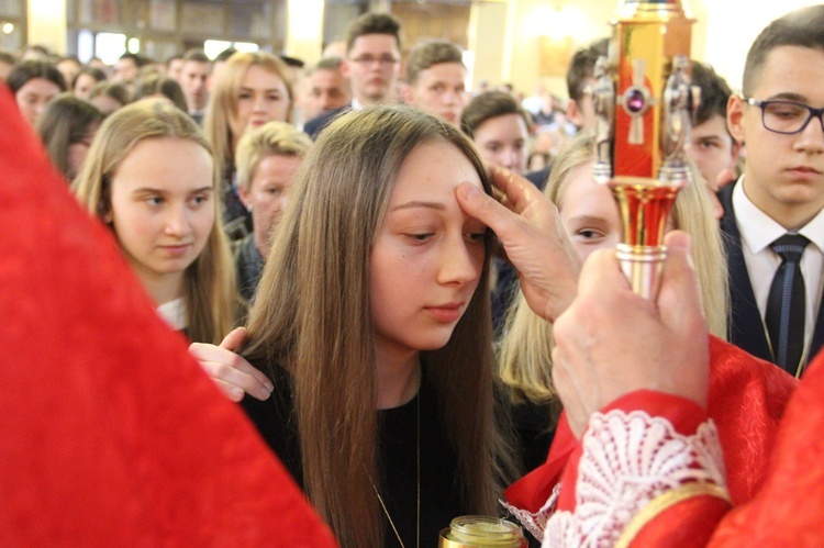 Bierzmowanie w kościele św. Heleny w Nowym Sączu