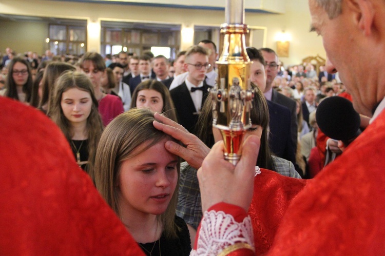 Bierzmowanie w kościele św. Heleny w Nowym Sączu