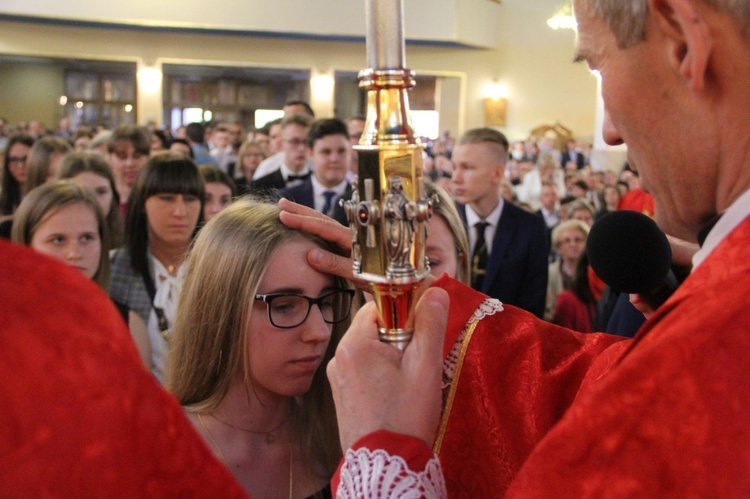 Bierzmowanie w kościele św. Heleny w Nowym Sączu