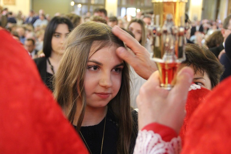 Bierzmowanie w kościele św. Heleny w Nowym Sączu