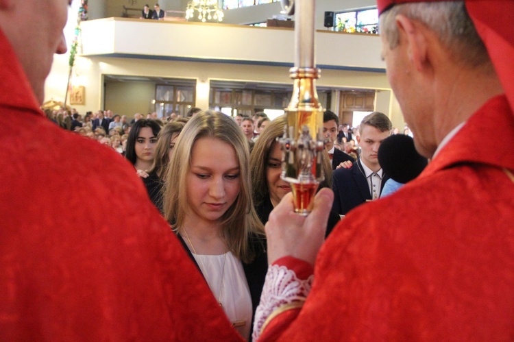 Bierzmowanie w kościele św. Heleny w Nowym Sączu